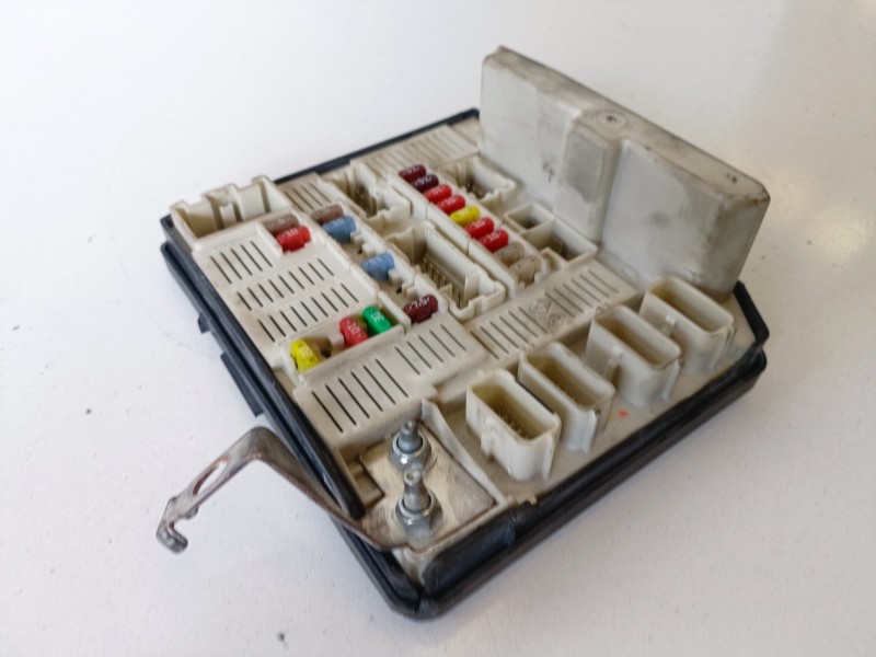 Recambio de caja reles / fusibles para renault scenic ii (jm) k4m766 referencia OEM IAM 519158083  