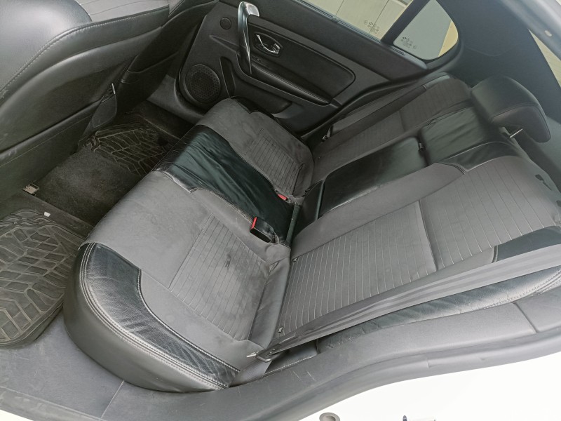 renault latitude del año 2012