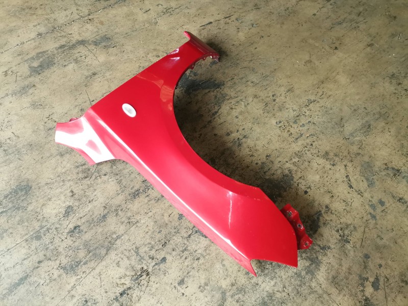 Recambio de aleta delantera izquierda para mazda 3 berlina (bk) y6 referencia OEM IAM   