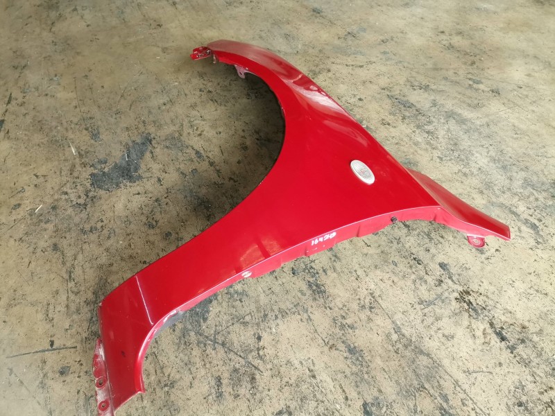 Recambio de aleta delantera izquierda para mazda 3 berlina (bk) y6 referencia OEM IAM   