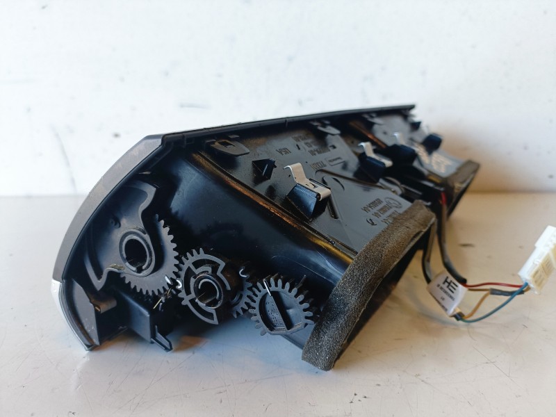 Recambio de rejilla aireadora para bmw serie x5 (e70) 306d3 referencia OEM IAM 716180104  