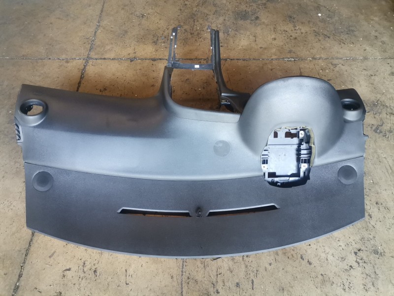 Recambio de salpicadero para peugeot 3008 9hz / 9h01 referencia OEM IAM 9685506177/9685481677  