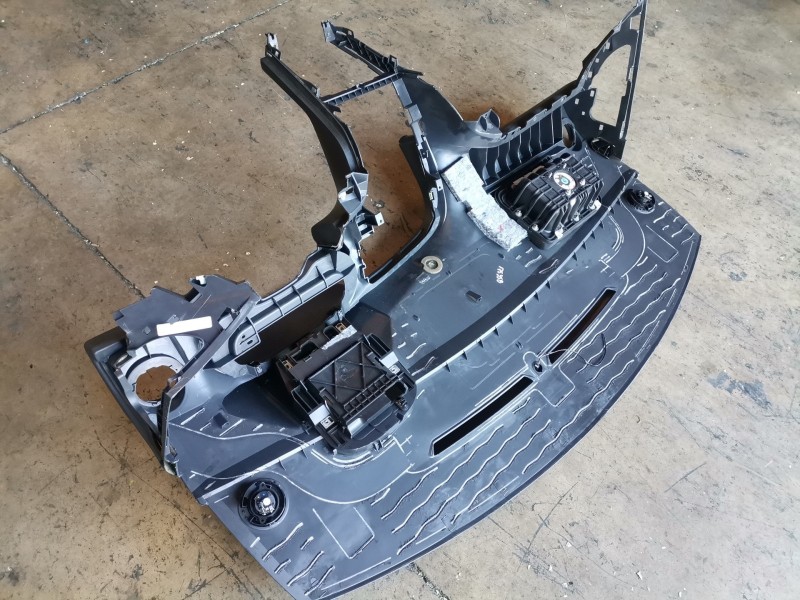 Recambio de salpicadero para peugeot 3008 9hz / 9h01 referencia OEM IAM 9685506177/9685481677  
