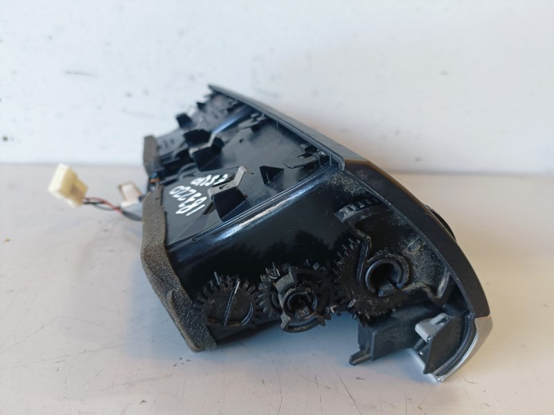 Recambio de rejilla aireadora para bmw serie x5 (e70) 306d3 referencia OEM IAM 716180104  