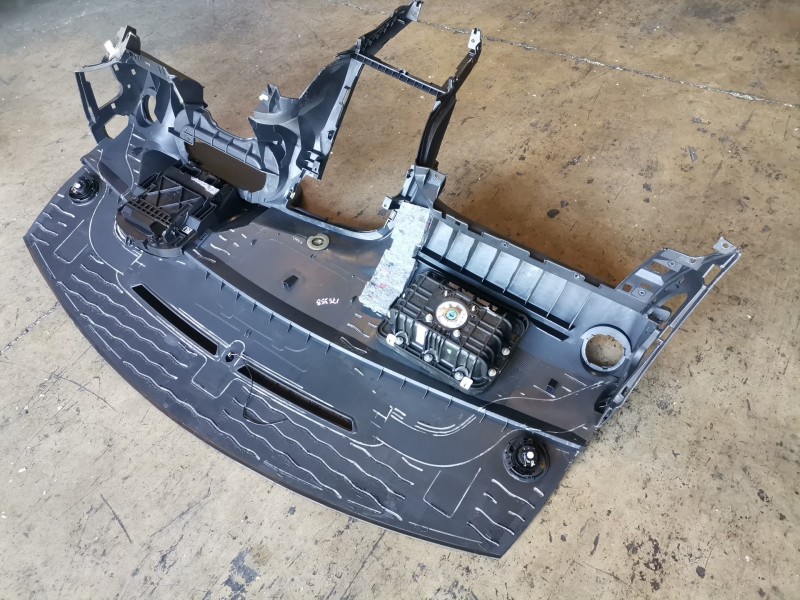 Recambio de salpicadero para peugeot 3008 9hz / 9h01 referencia OEM IAM 9685506177/9685481677  