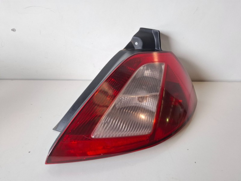 Recambio de piloto trasero derecho para renault megane ii berlina 5p k9k722 referencia OEM IAM 8200073237B  