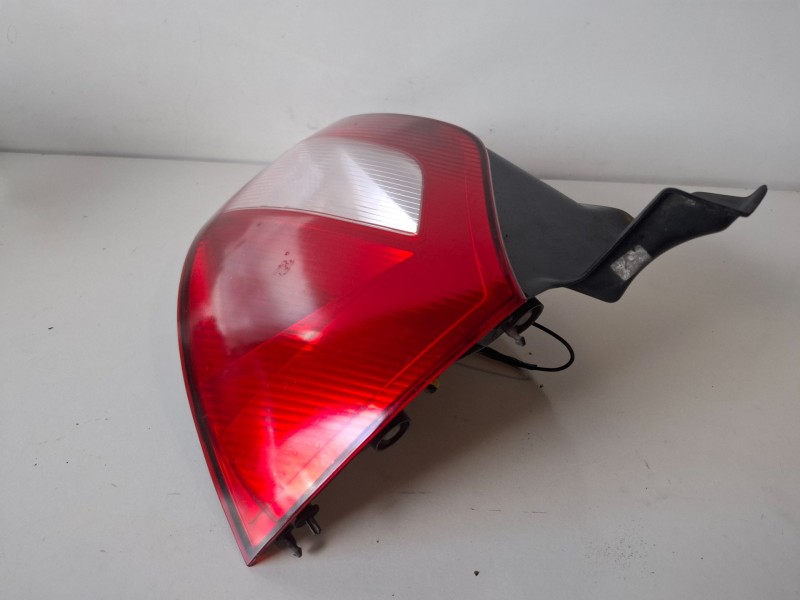 Recambio de piloto trasero derecho para renault megane ii berlina 5p k9k722 referencia OEM IAM 8200073237B  