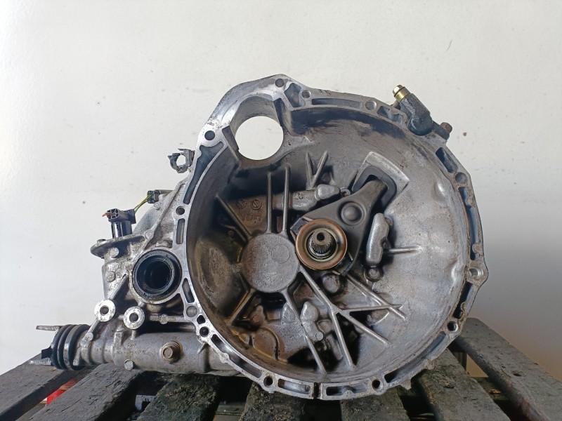 Recambio de caja cambios para nissan almera tino (v10m) yd22 referencia OEM IAM   