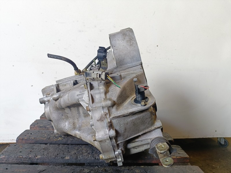 Recambio de caja cambios para nissan almera tino (v10m) yd22 referencia OEM IAM   