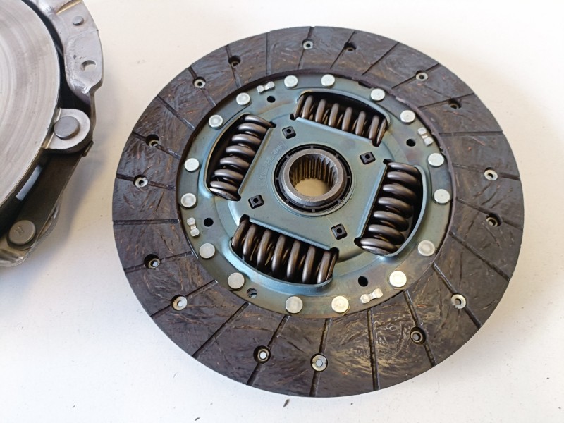 Recambio de kit embrague para mitsubishi galloper (hyundai)(02.1998) d4bh referencia OEM IAM   
