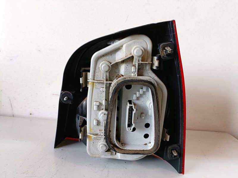 Recambio de piloto trasero izquierdo para volkswagen polo iv (9n1) azq referencia OEM IAM   