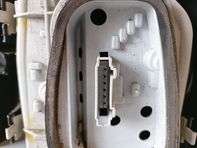 Recambio de piloto trasero izquierdo para volkswagen polo iv (9n1) azq referencia OEM IAM   