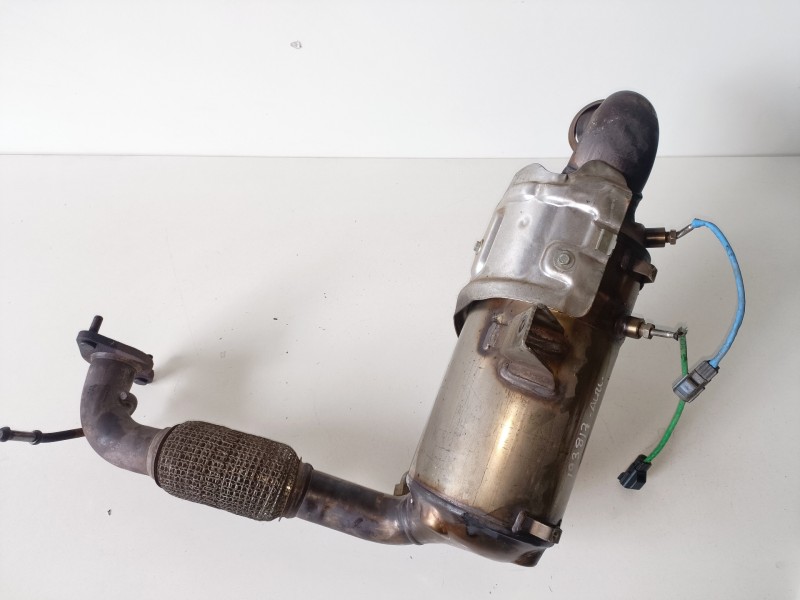 Recambio de catalizador para ford fiesta (cb1) tzja referencia OEM IAM AV215H270LB  