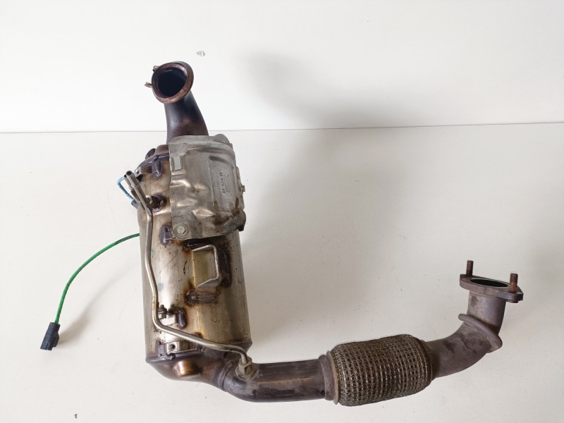 Recambio de catalizador para ford fiesta (cb1) tzja referencia OEM IAM AV215H270LB  