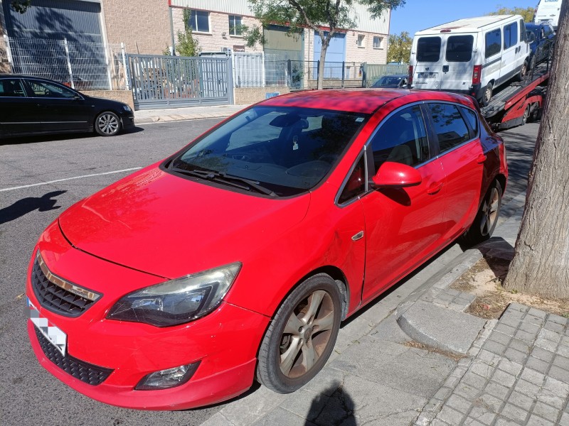 opel astra j berlina 5p del año 2010