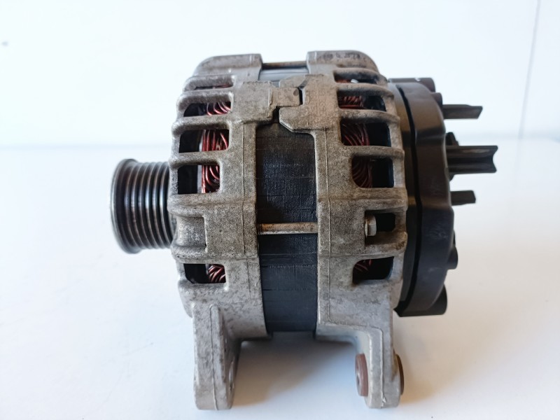 Recambio de alternador para nissan x-trail (t32) r9m414 referencia OEM IAM 231004BE0AE  