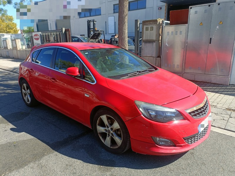 opel astra j berlina 5p del año 2010