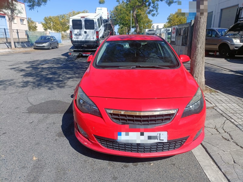 opel astra j berlina 5p del año 2010