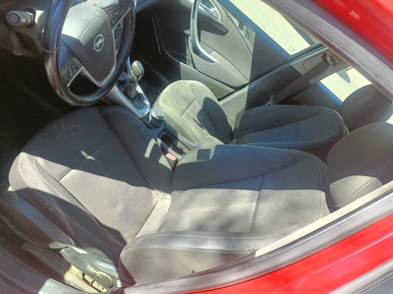 opel astra j berlina 5p del año 2010