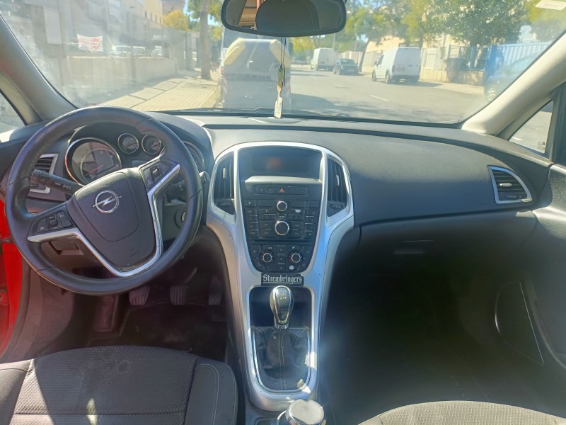 opel astra j berlina 5p del año 2010