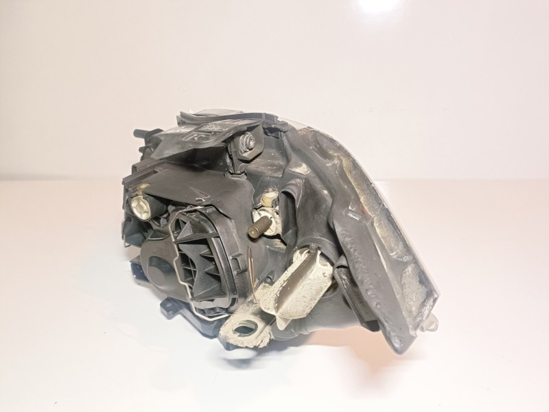 Recambio de faro derecho para bmw serie 1 coupe (e82) n51b30a referencia OEM IAM 63116924668  