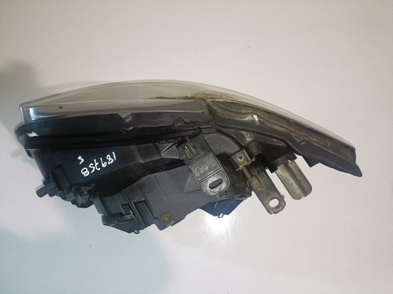 Recambio de faro derecho para bmw serie 1 coupe (e82) n51b30a referencia OEM IAM 63116924668  