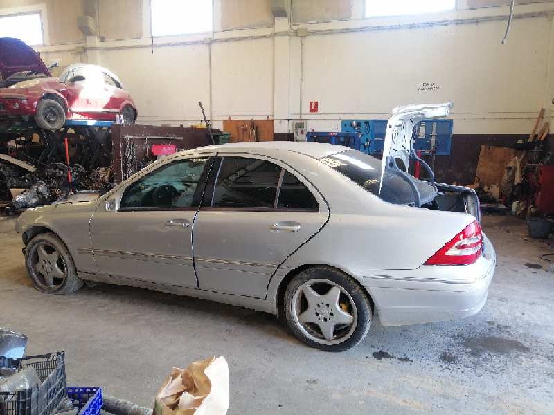mercedes-benz clase c (bm 203) berlina del año 2002
