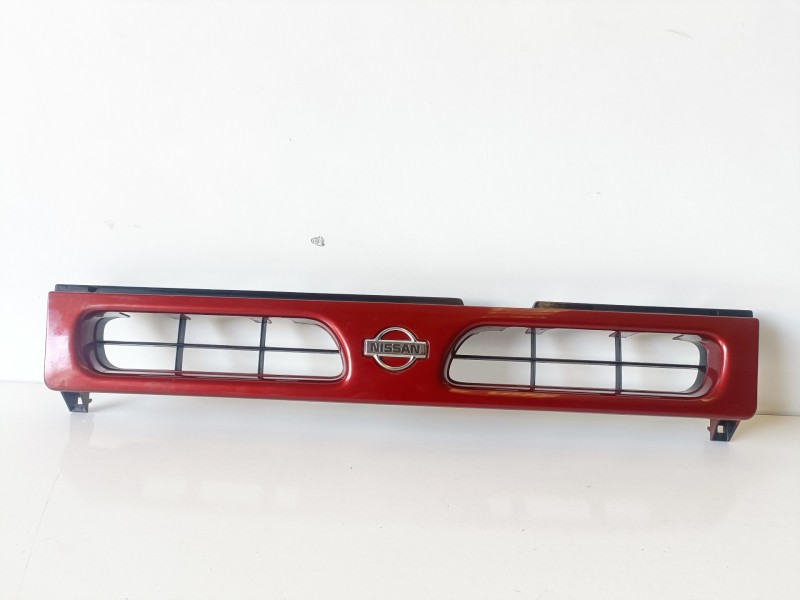 Recambio de rejilla delantera para nissan terrano ii (r20) td27t referencia OEM IAM 623100F000B1  
