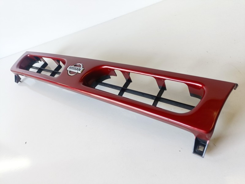 Recambio de rejilla delantera para nissan terrano ii (r20) td27t referencia OEM IAM 623100F000B1  