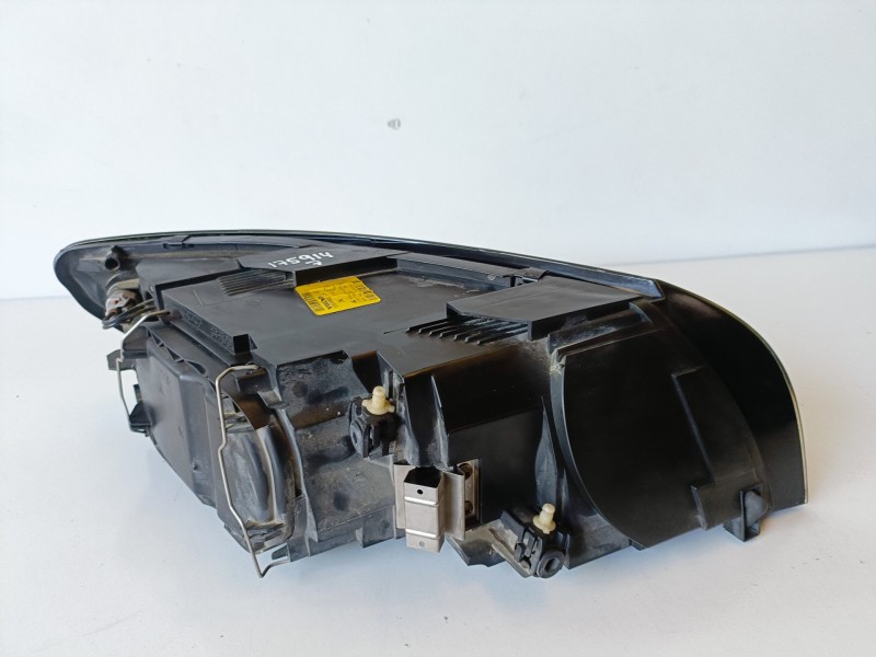 Recambio de faro izquierdo para volvo v50 familiar d4204t referencia OEM IAM 30698885LH  