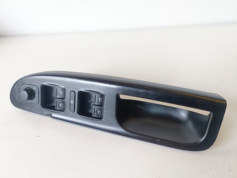 Recambio de mando elevalunas delantero izquierdo para volkswagen passat variant (3c5) bkp referencia OEM IAM   
