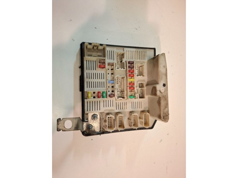 Recambio de caja reles / fusibles para renault kangoo ii (f/kw0) k9k804 referencia OEM IAM 519220206  