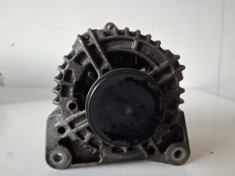 Recambio de alternador para renault twingo ii k9k740 referencia OEM IAM 0124425071  