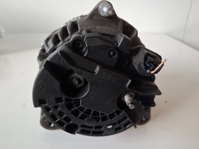 Recambio de alternador para renault twingo ii k9k740 referencia OEM IAM 0124425071  