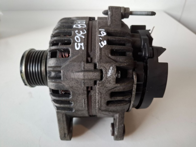 Recambio de alternador para renault twingo ii k9k740 referencia OEM IAM 0124425071  