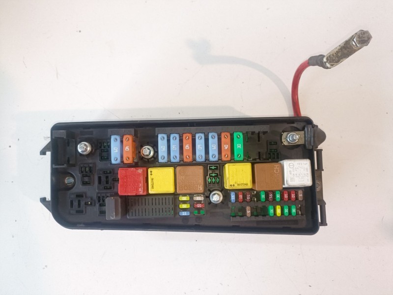 Recambio de caja reles / fusibles para opel signum z19dth referencia OEM IAM 13205800  