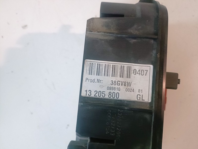 Recambio de caja reles / fusibles para opel signum z19dth referencia OEM IAM 13205800  