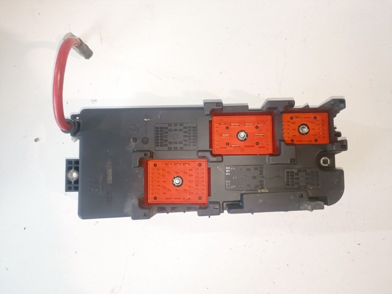 Recambio de caja reles / fusibles para opel signum z19dth referencia OEM IAM 13205800  