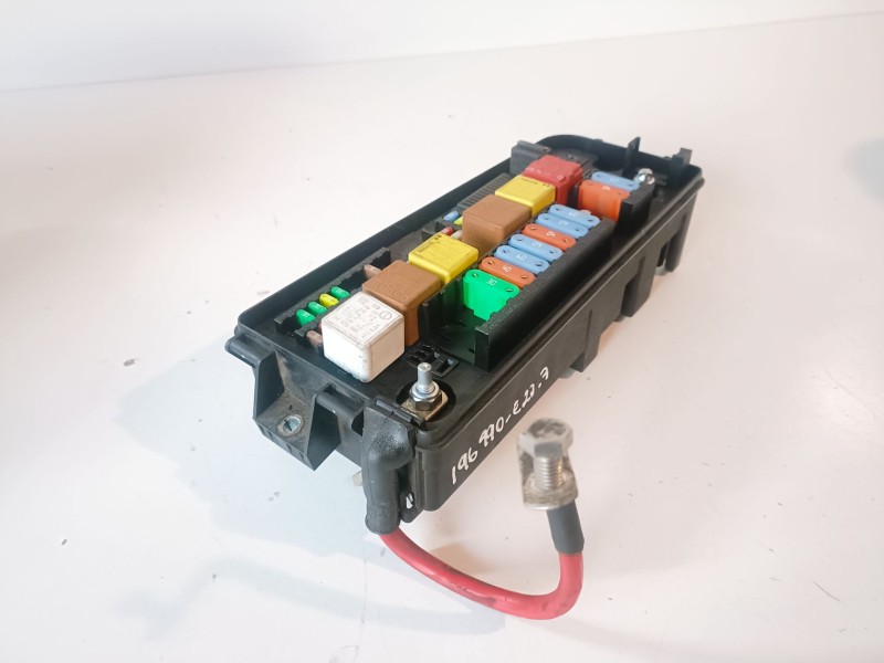 Recambio de caja reles / fusibles para opel signum z19dth referencia OEM IAM 13205800  
