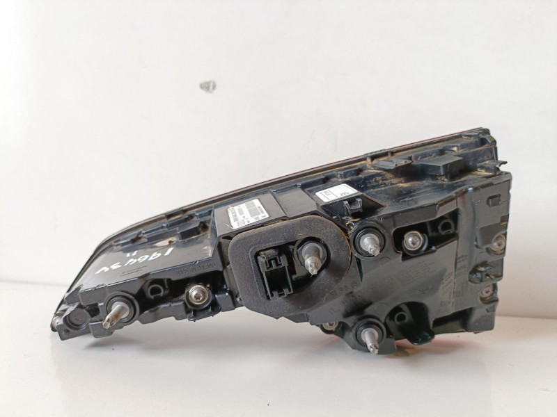 Recambio de piloto trasero izquierdo para audi a4 avant (8w5) deu referencia OEM IAM 8W9945093D  