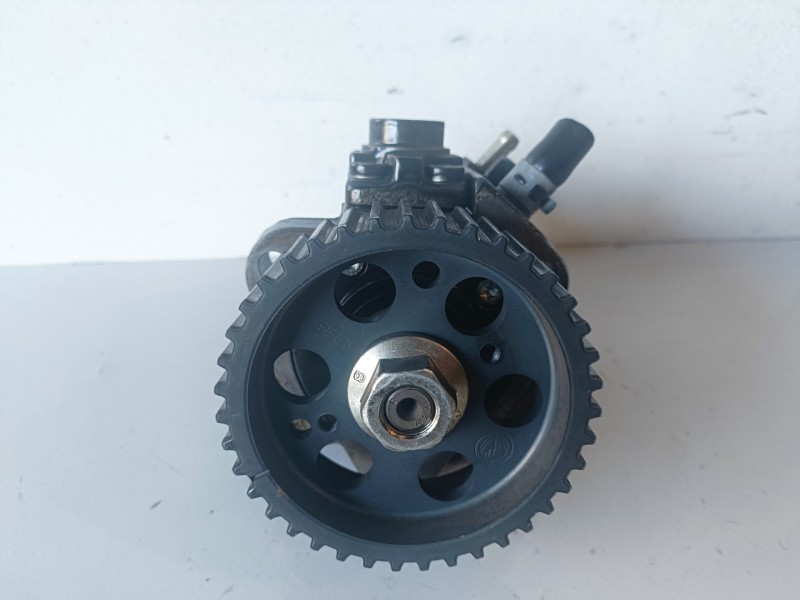 Recambio de bomba inyeccion para opel insignia berlina a20dth referencia OEM IAM 0445010193  