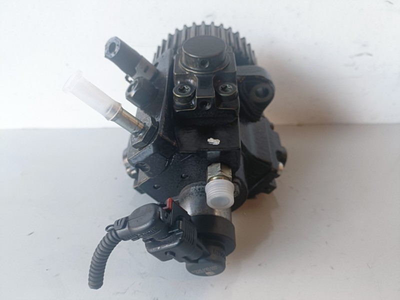 Recambio de bomba inyeccion para opel insignia berlina a20dth referencia OEM IAM 0445010193  