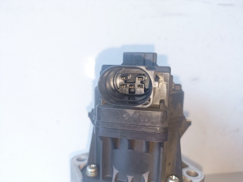 Recambio de valvula egr para opel insignia berlina a20dth referencia OEM IAM 55566052  