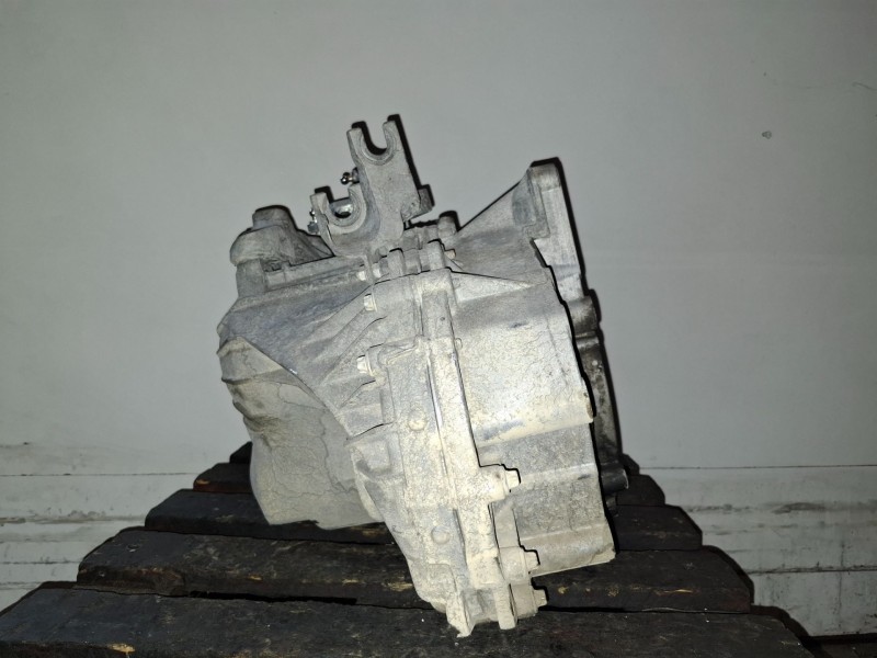 Recambio de caja cambios para opel astra j berlina 5p a20dth referencia OEM IAM MYJ  
