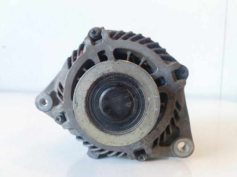 Recambio de alternador para nissan pathfinder (r51) yd25ddti referencia OEM IAM 23100EB31B  