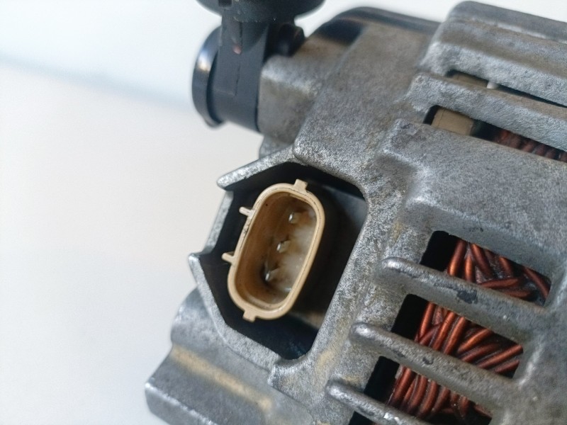 Recambio de alternador para nissan pathfinder (r51) yd25ddti referencia OEM IAM 23100EB31B  