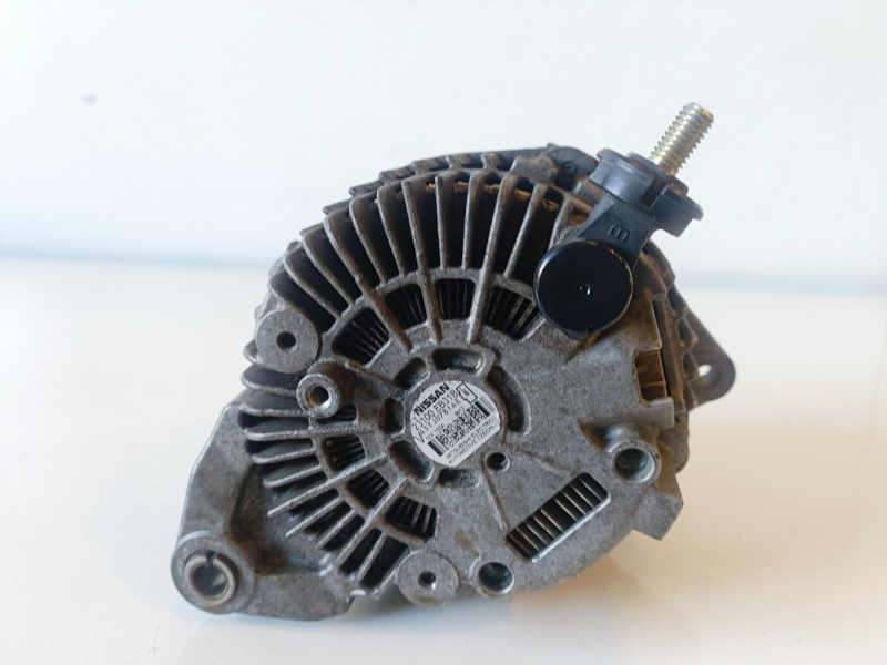 Recambio de alternador para nissan pathfinder (r51) yd25ddti referencia OEM IAM 23100EB31B  