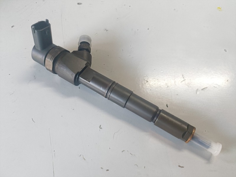 Recambio de inyector para opel insignia berlina a20dth referencia OEM IAM 0445110327  