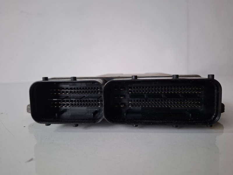 Recambio de centralita motor uce para opel astra j berlina 5p a20dth referencia OEM IAM 55576896  