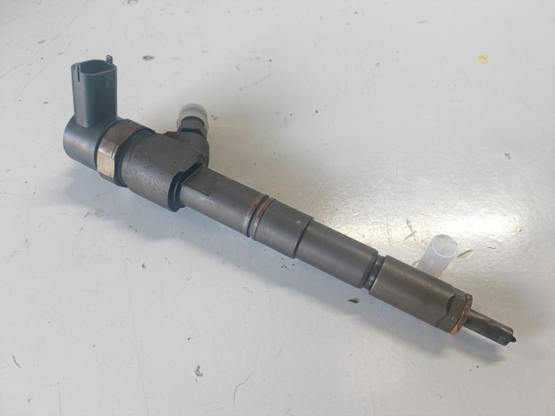 Recambio de inyector para opel insignia berlina a20dth referencia OEM IAM 0445110327  